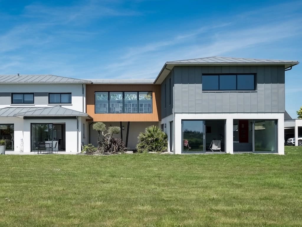 Surélévation avec création d’une passerelle - Image 1