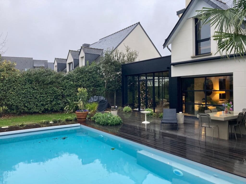 Vue extérieure avec piscine